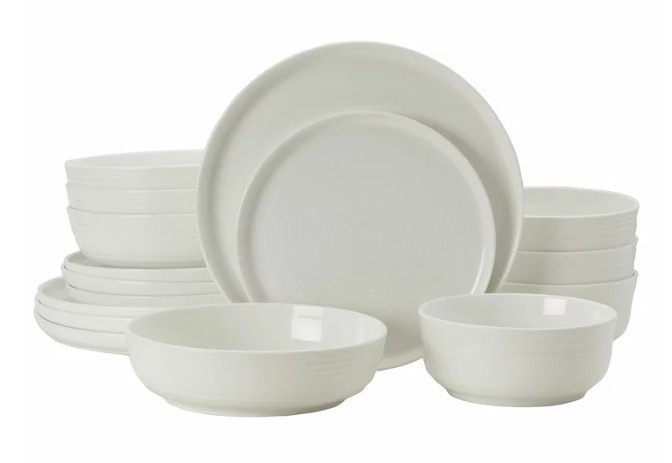 MIKASA Alyssa Bone China Dinner 16-Piece Set. N.B: 2 x small plates are mis