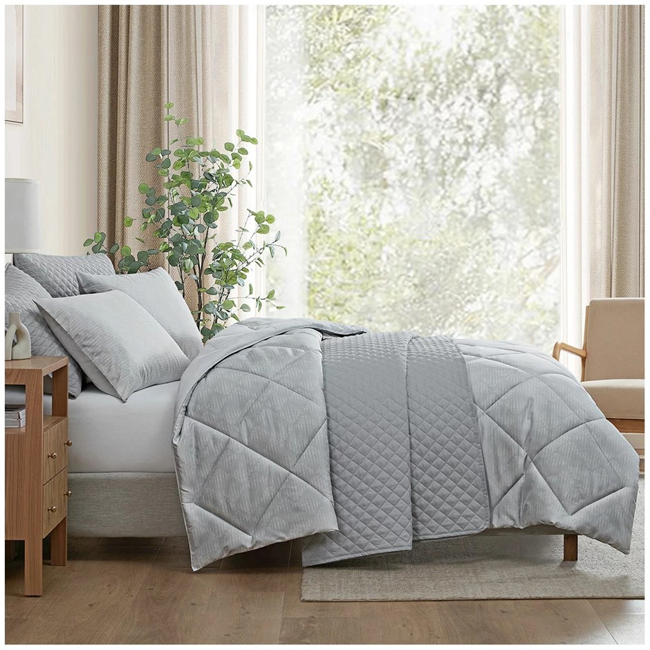 JENNIFER ADAMS 6pc Comforter Set, Queen, Textured Diamond Silver. N.B: Miss