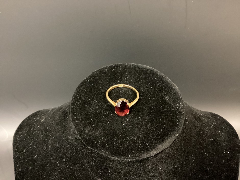 1 X Stamped 18ct Yellow Gold, 1 Garnet Dress Ring