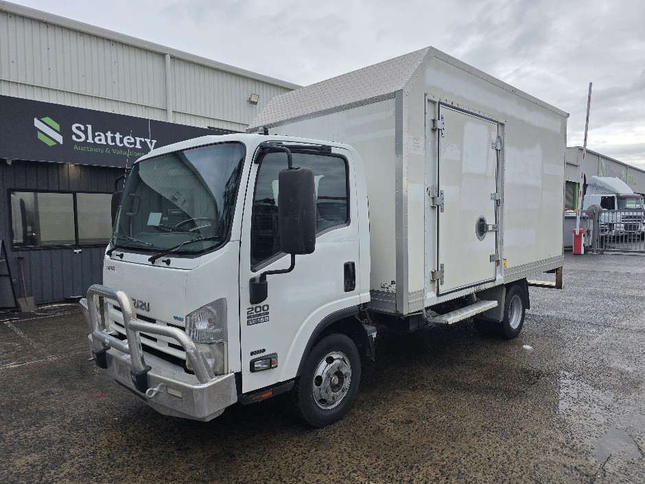 2015 Isuzu NPR200 Medium 4x2 Pantech &
