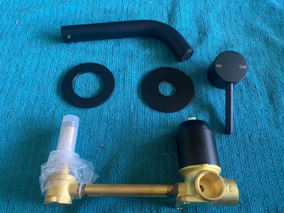 1 x Multitude Spout and Mixer Combination, Matte Black (Unused)