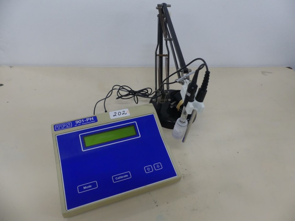 <p>pH meter bench unit with stand and probe</p>