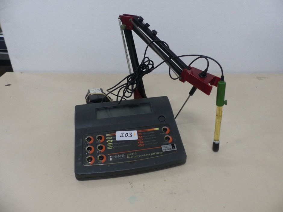 <p>pH meter bench unit with stand and probe</p>