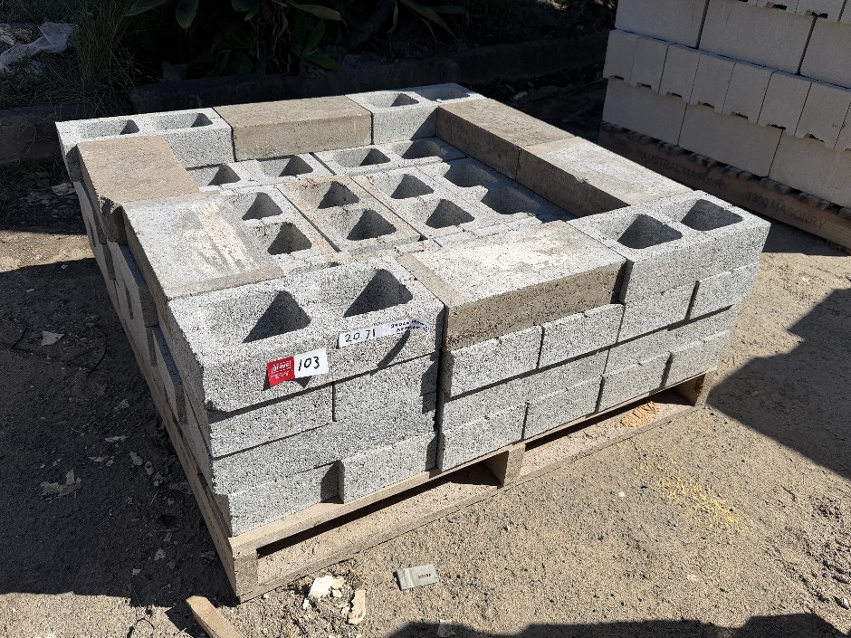 <p>Concrete Building Blocks - Code 20.71 Grey with Smooth Face 90mm x 390mm