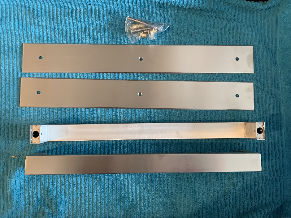 <p>1 x Set of SS Back to Back Pull Handle on Plate Sets (Unused)</p>