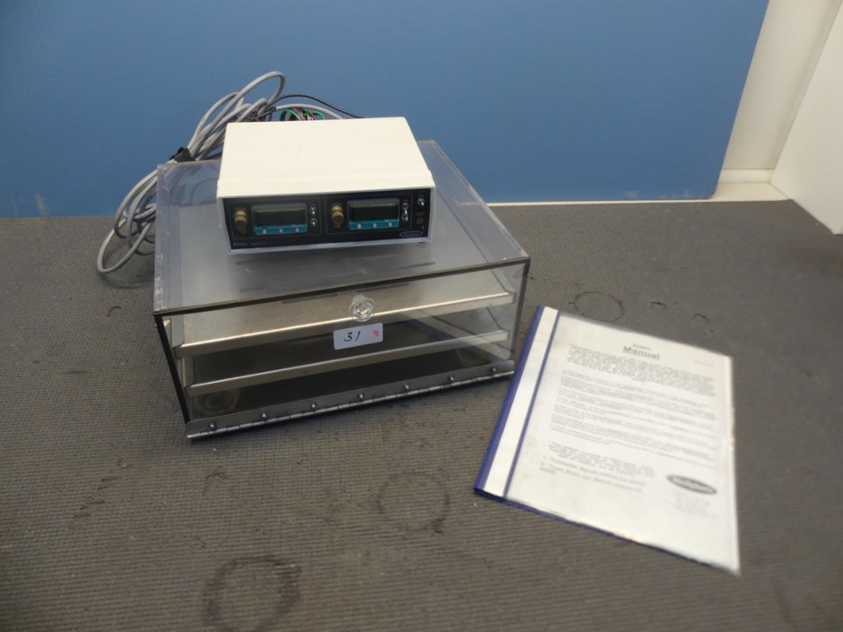Compact chamber for oxygen / carbon dioxide with controller