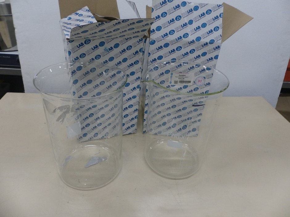 <p>Beaker 5L Capacity Spouted with Graduations, Borosilicate Glass</p>
