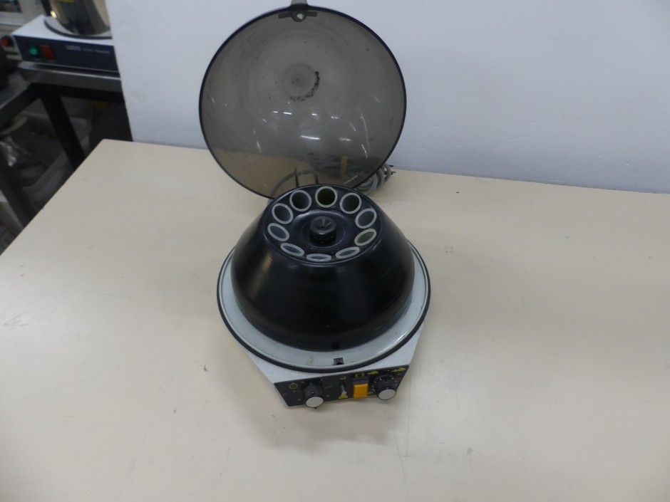 <p>Centrifuge Variable Speed Fixed Angle Rotor for 10 x 30ml Tubes with Tim