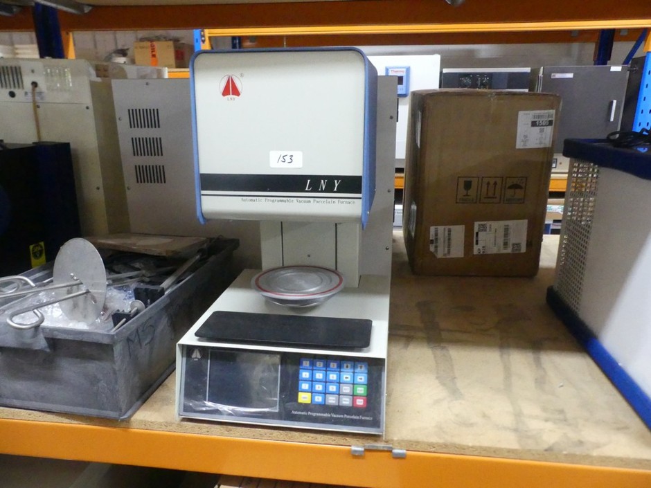 Porcelain Vacuum Furnace for Dental Applications Programmable to 1305C</