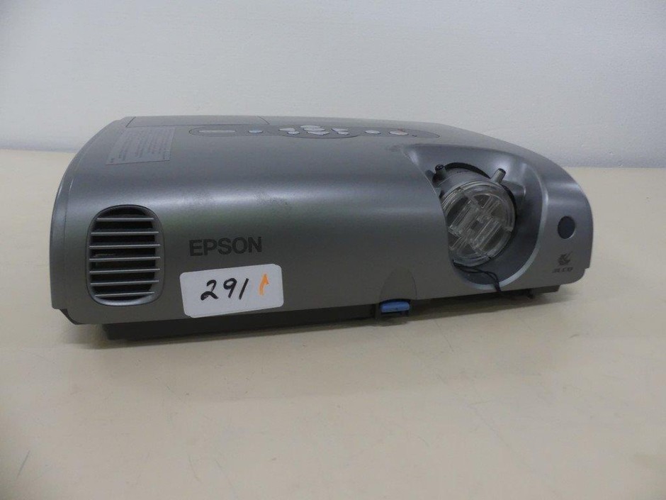 <p>Projector XGA LCD with 1024 x 768 Resolution</p>