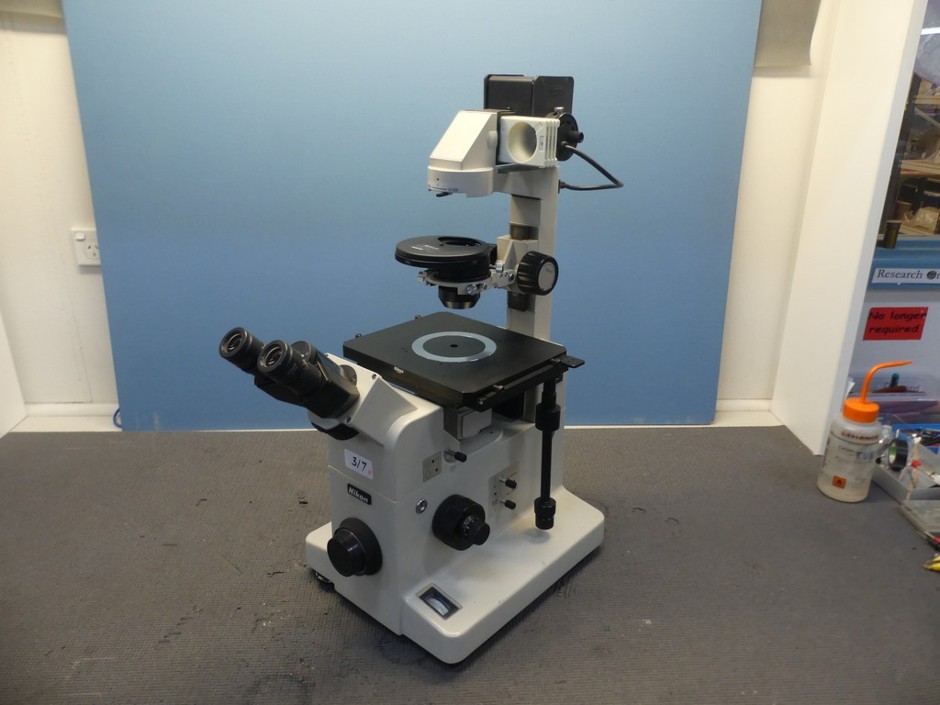 <p>Microscope Inverted Trinocular, Phase Contrast</p>