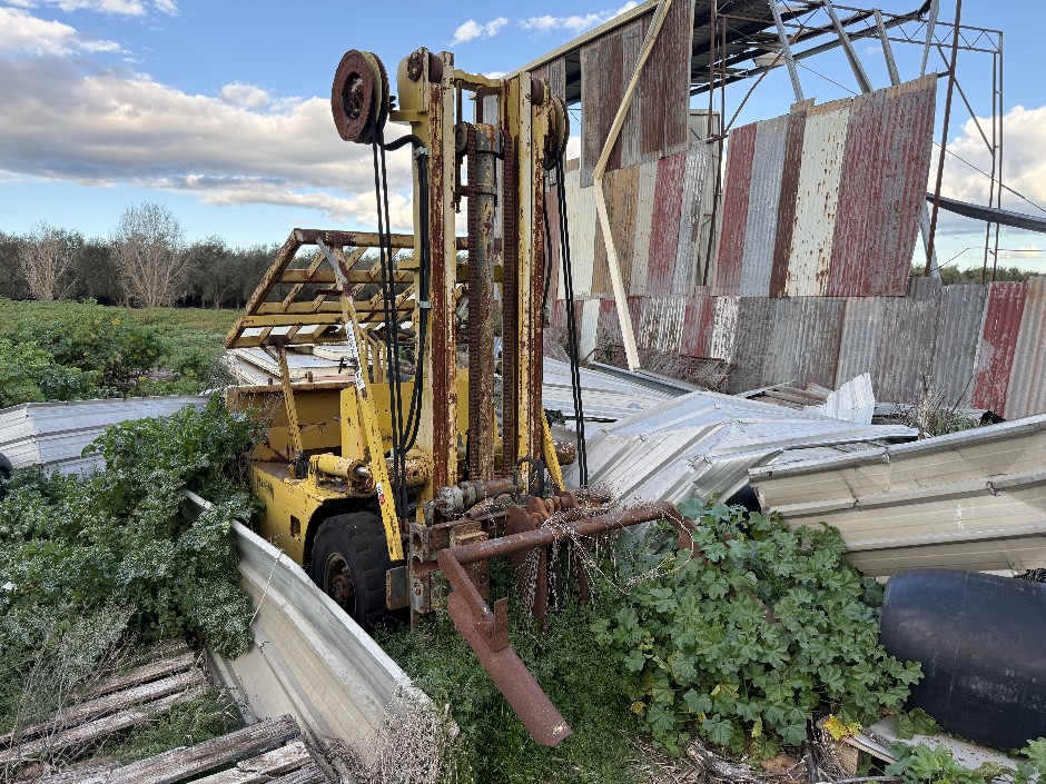 <p>Forklift Rotation Attachment (With Non Operational Forklift)</p>