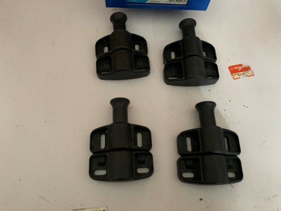 <p>Assortment of Steel Gate Accessories</p>