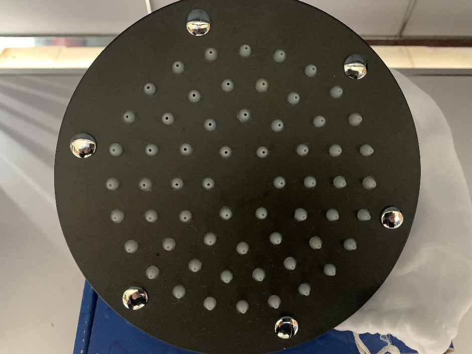2 x Round 150mm Shower Heads, Black (Unused)