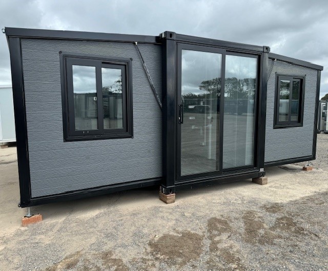 <p>20FT Expandable Premium 2026 Grey Cladding/ Portable Building (Unused)</