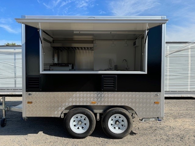 <p>2026 Dual Axle Food Trailer 450 - Black (Unused)</p>