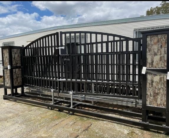 <p>2025 Entrance Gate / Farm Gate  - Double Pier (Unused)</p>