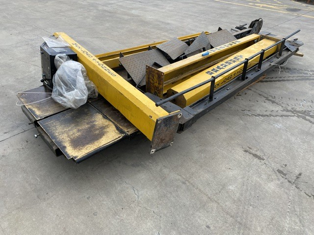 <p>Bradbury 42/43 Hydraulic 4 Post Hoist</p>