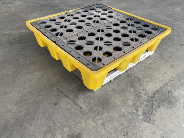 <p>Pratt 1235 4 Drum Spill Pallet</p>