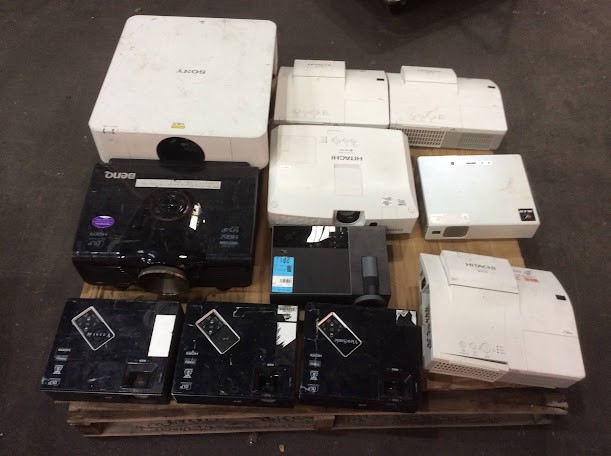 Hitachi CP-A302WN/CP-WX4022WN&Sony&BENQ Model LCD Projector (Lot of 11)