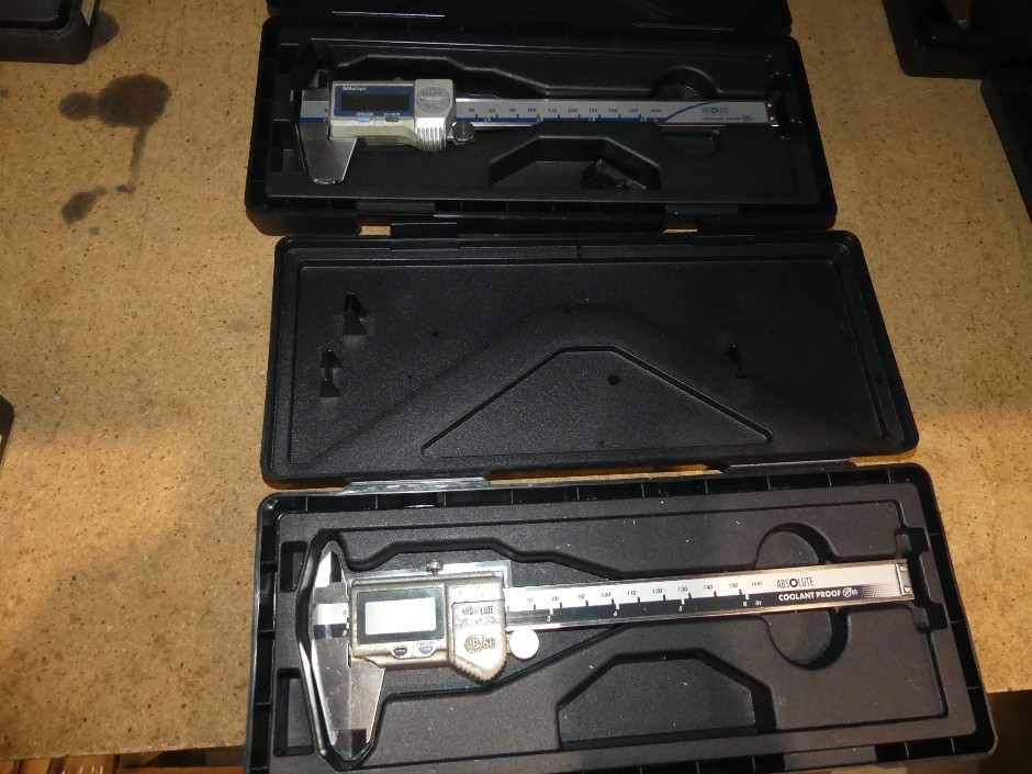 <p>Mitutoyo Absolute Vernier Calipers (Qty 2)</p>