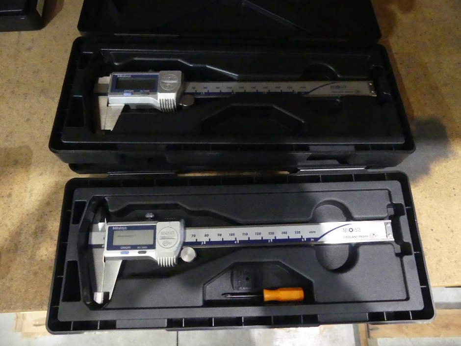 <p>Mitutoyo Absolute Vernier Calipers (Qty 2)</p>