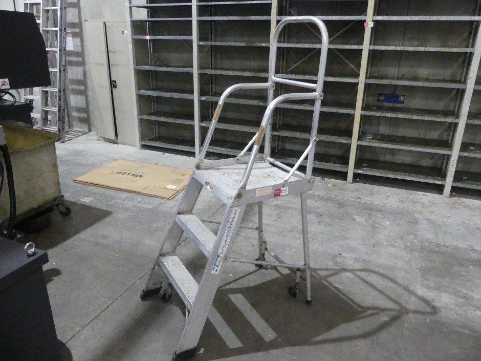 <p>Hills Ladder Weld Platform Ladder</p>