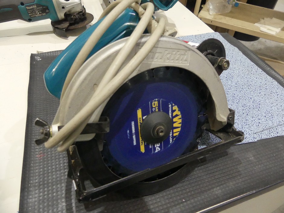Makita 5806B Circular Saw