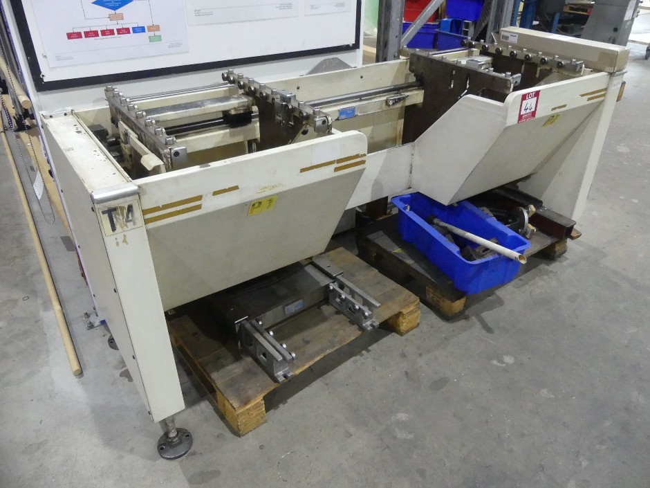 <p>Siegel Pallet System CNC Heavy Duty Twin Pallet Changer</p>