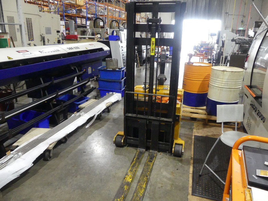 <p>SUMI WDCO-7M-3.0 Walkie Stacker</p>
