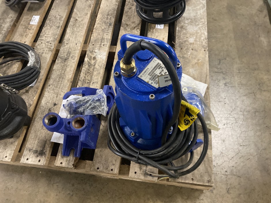 <p>Lowara Submersible Pump</p>