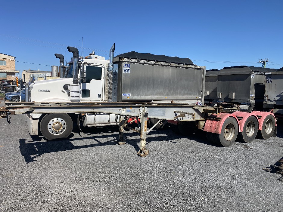 <p>1997 Kruger 20’ Tri-Axle Lead Skel Trailer</p>