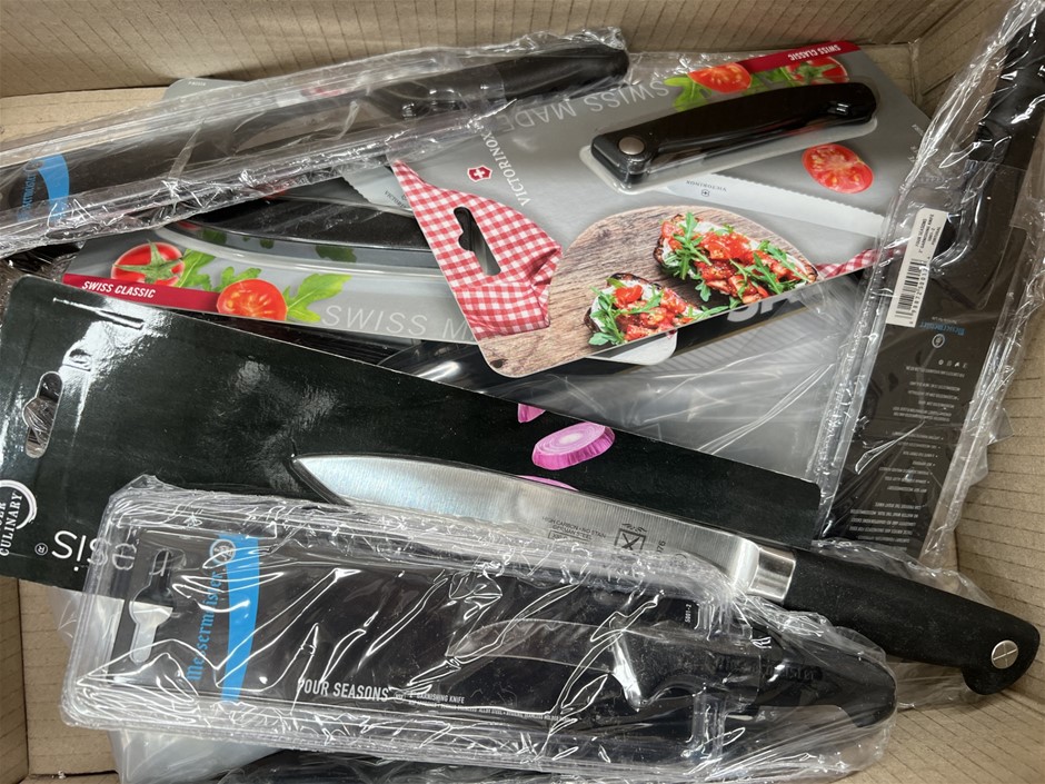 15 x Assorted Kitchen Knives. NB: Photo as is. Some Not in Original Packagi