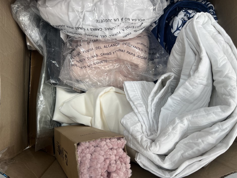 6 x Assorted Bedding Products. NB: Photo as is. Some Not in Original Packag