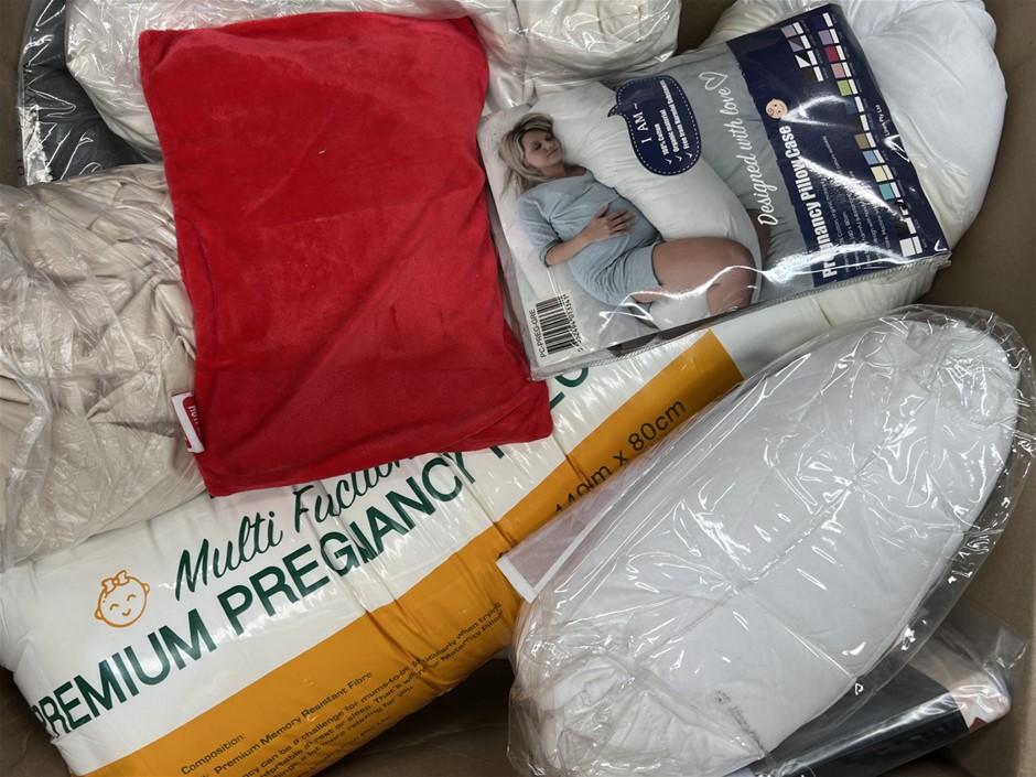 8 x Assorted bedding; Incl. Pregancy Pillow, Covers, Quilts & More. NB: Pho