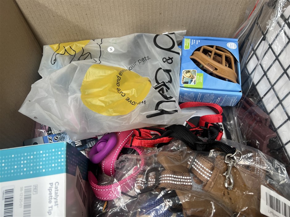 10 x Assorted pet Products. NB: Photo as is. Some Not in Original Packaging