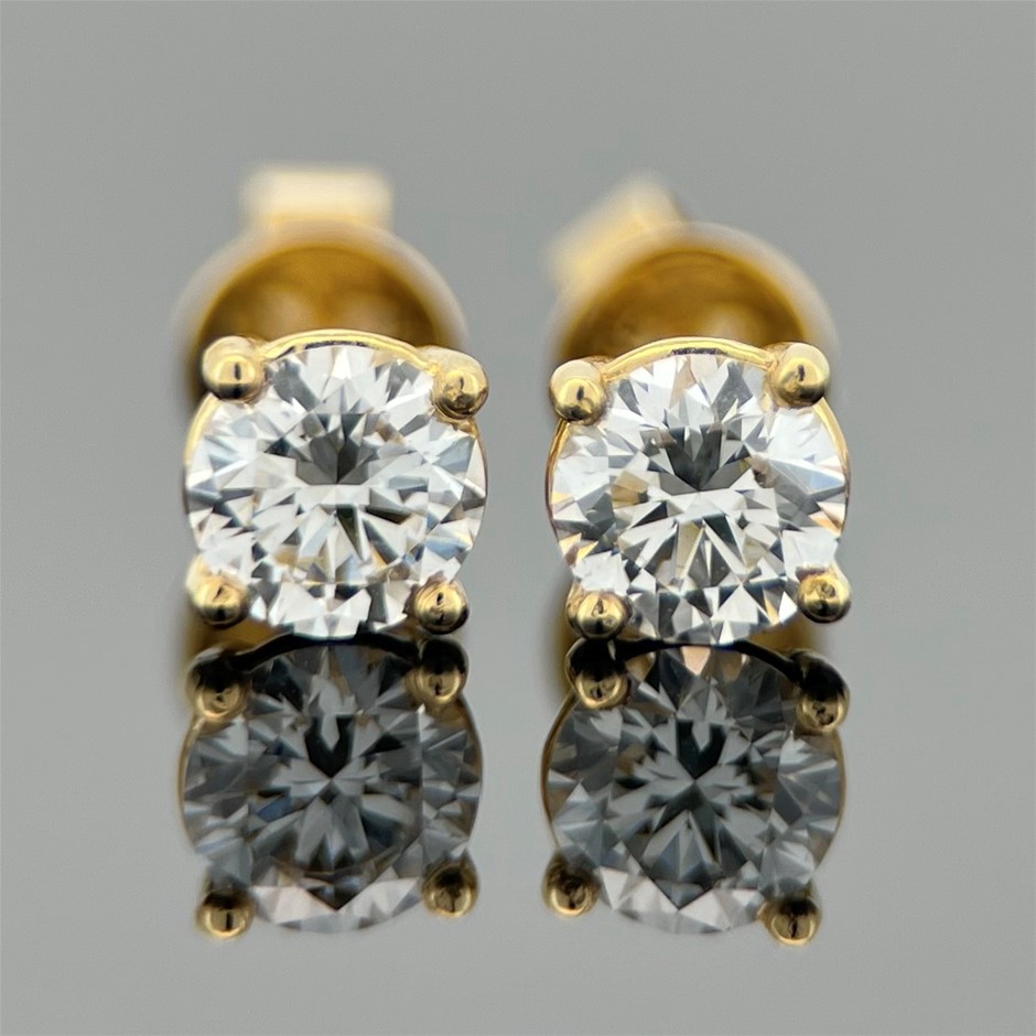 3.00 Carats Diamond Solitaire Earrings Igi Certified Set In 18K Yellow Gold