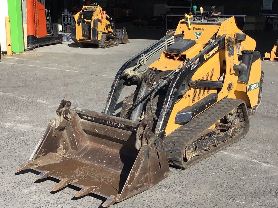 <p>2021 Vermeer Mini Loader Tracked S925TX</p>