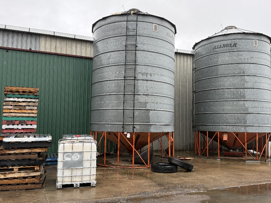 <p>Allbulk Galvanised Sheet Metal Silo</p>