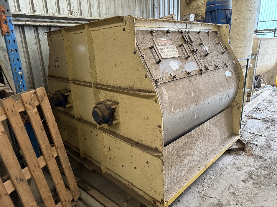 <p>Heavy Duty Metal Industrial Mixer</p>