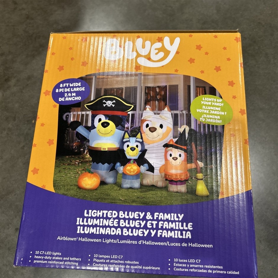 SIGNATURE Lighted Bluey & Family, 198cm. NB: Damaged packaging, some parts