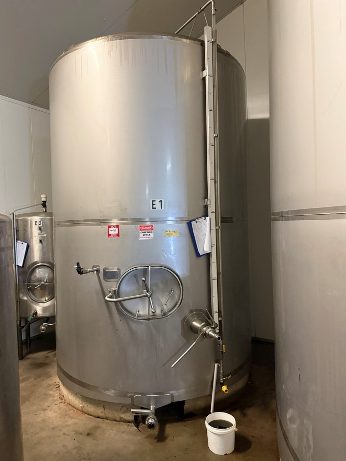 <p>10,000 Litre Stainless Steel Storage Tank</p>