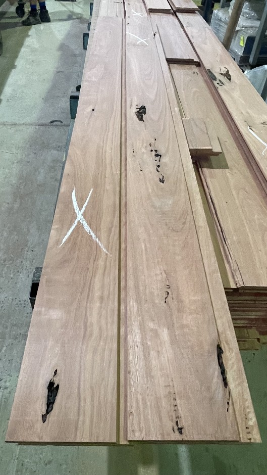 322.8 lm Mixed Reds Shiplap #169789