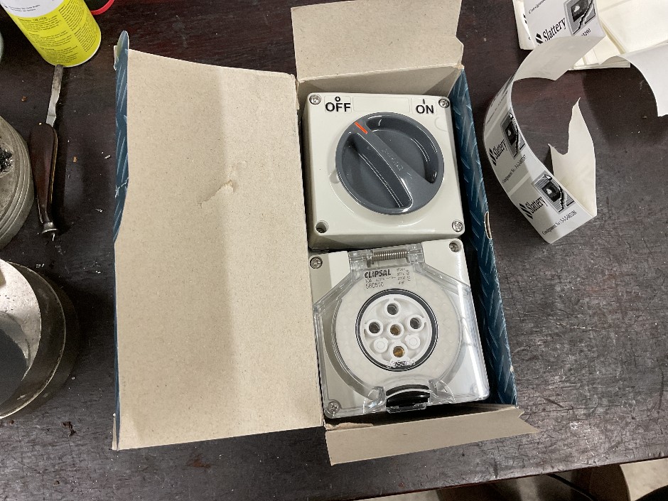 <p>3 Phase Power Outlets (x6)</p>