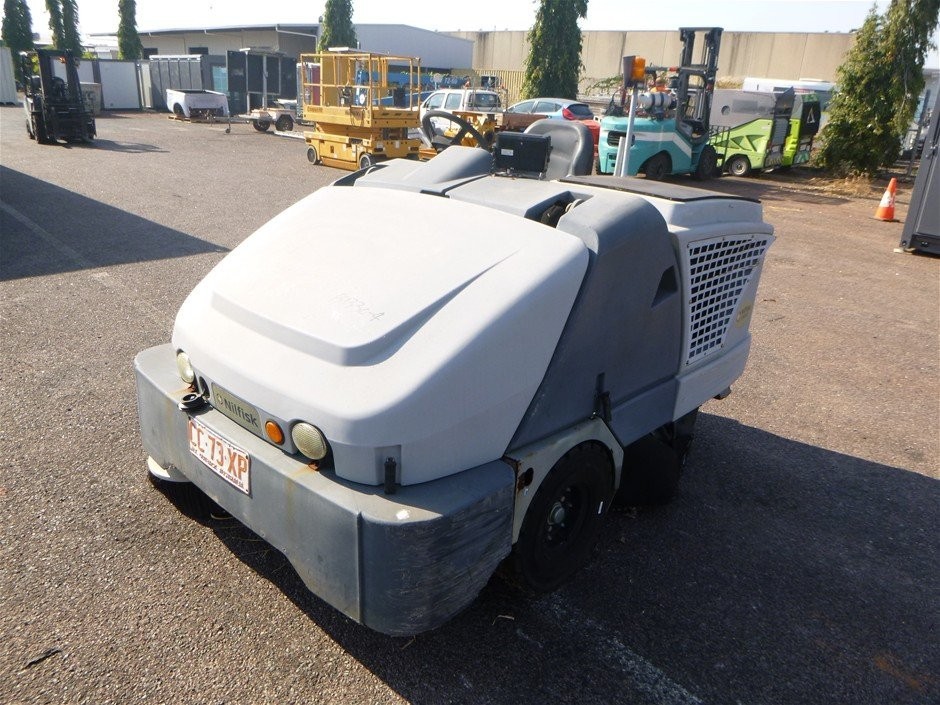 <p>Nilfisk SW8000 Street Sweeper</p>