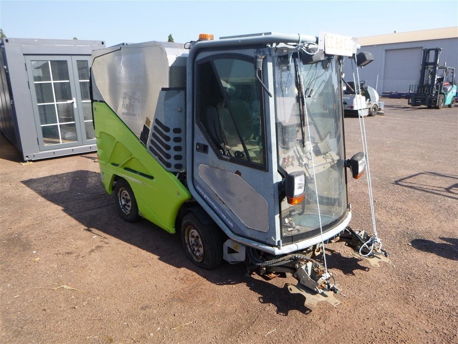 Green Machine 636 Street Sweeper