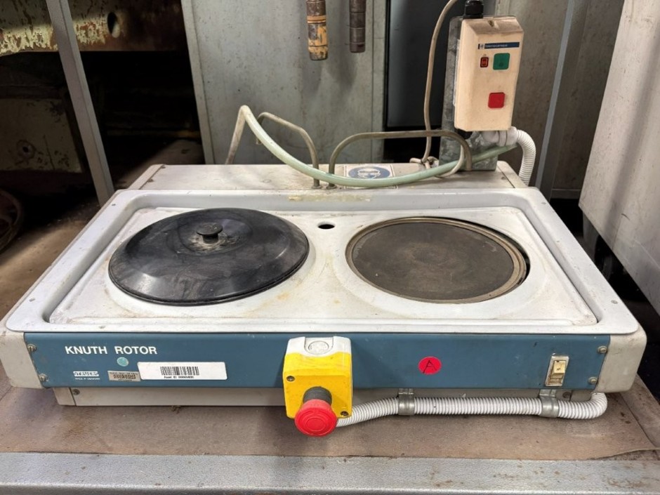 <p>Struers Knuth Rotor Laboratory Sample Polisher Twin</p>