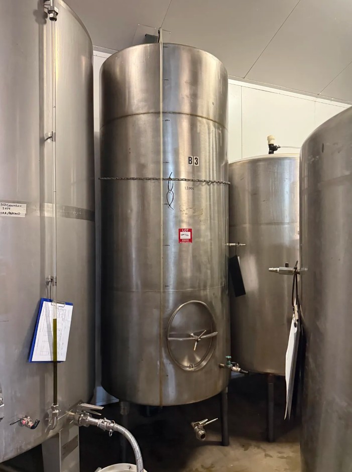 <p>2200 Litre Stainless Steel Storage Tank</p>
