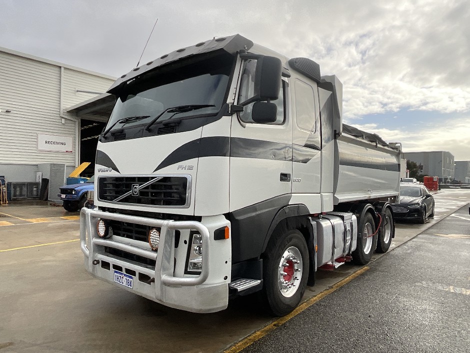 2004 Volvo 500   6x4 Tipper