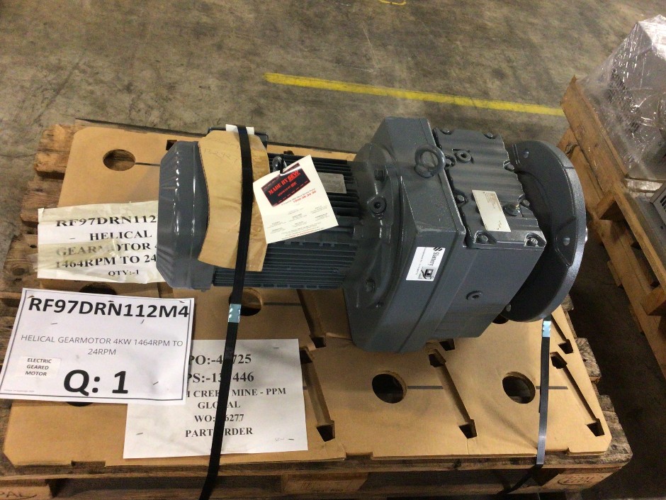 <p>Helical Gear Motor 4kw 1464RPM to 24 RPM</p>